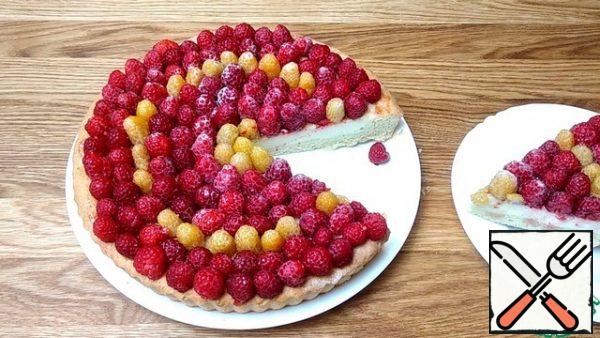 Decorate with raspberries on top of baking, serve.