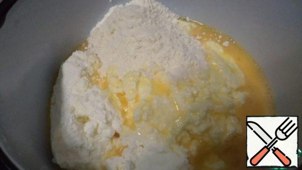 Add the chopped banana, egg, flour to the curd and mix everything thoroughly, preferably with a blender.