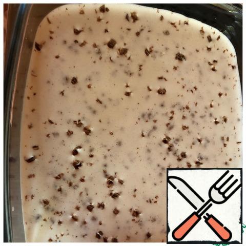 Pour our ice cream into the freezing container and cover with plastic wrap in contact. Put in the freezer for 8-10 hours.