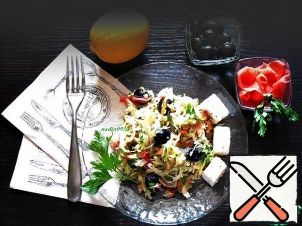The salad is infused, the vegetables are saturated with flavors, you can serve. A great addition to vegetables will be a few slices of soft cheese-cottage cheese, feta or soft cheese. Separately, you can also serve ginger and black olives-for lovers.
p. s. the Weight of the products in the recipe is specified in the purified form. The cooking time is indicated without taking into account infusing and cooling.