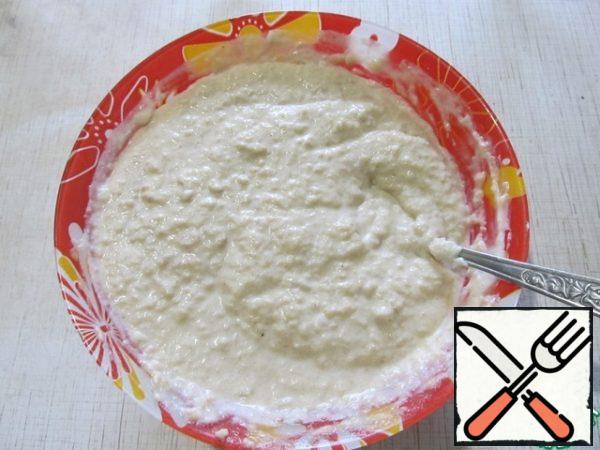The dessert spread out in 4 bowls and place in refrigerator for 60 min.