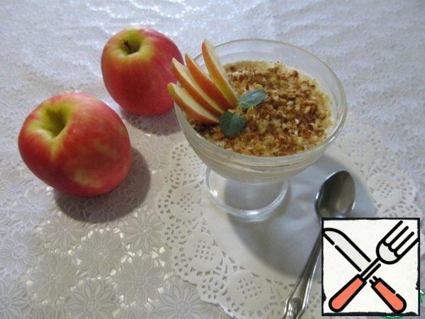 Decorate the chilled dessert with almonds, cinnamon, Melissa (I had chocolate mint) and, if desired, Apple slices.