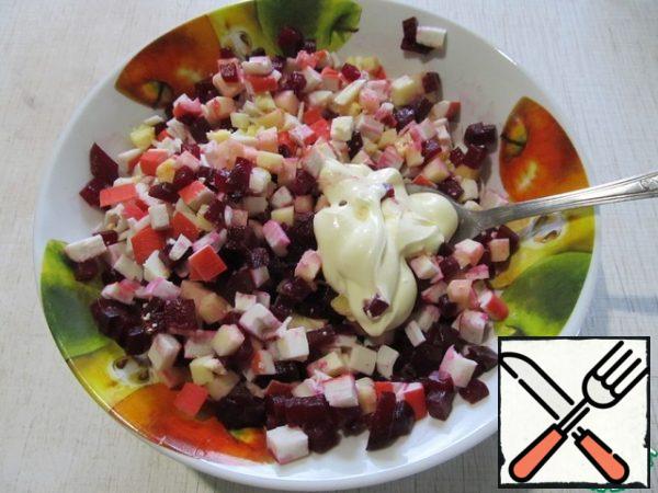 Mix all the ingredients, season with salt and mayonnaise.
