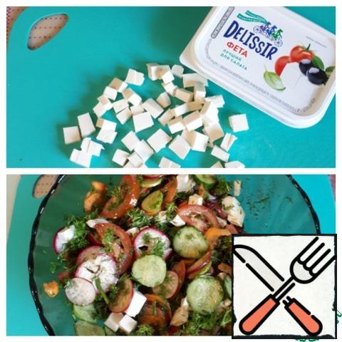 Cut feta cheese into cubes and add to the vegetables.