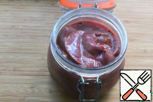 Wash the liver, remove the film, cut into two parts.
A tablespoon of milk mixed with starch, egg and spices.
Pour into the liver. Stir.
Leave for at least 2 hours.
I put it in the refrigerator overnight.