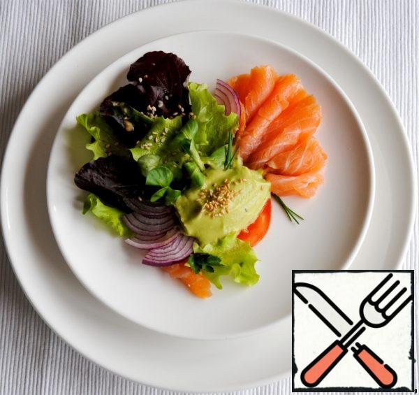 It remains only to arrange the salad, I think, do not need to explain, the photo is clear my version, but here it is best to use your imagination. Salad generously pour the dressing, and to the table.