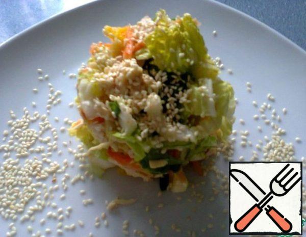 Cut the cabbage and grate the carrots. Cut the boiled fillet into strips. Fry the sesame a little and add it to the salad. Wash and cut the orange in half, remove the seeds and cut into pieces. Peel the avocado and cut it into small pieces. Add avocado if desired. Season with olive oil (vegetable).
For dietary food: without chicken fillet.