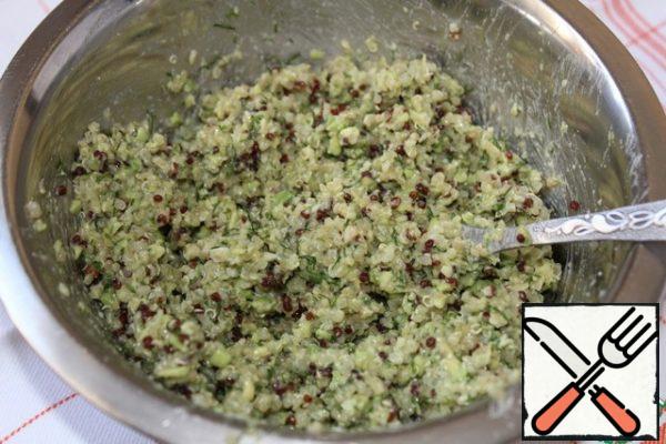 In a bowl with quinoa, add the avocado and nut paste and mix well.