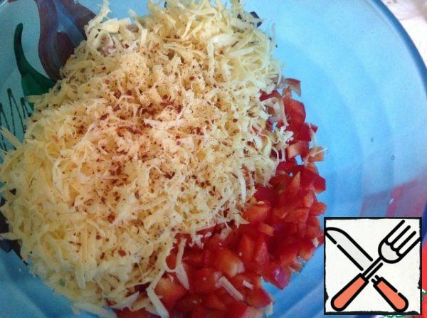 Cut the bell pepper into a small cube. Grate the cheese on a medium grater. Add ground hot pepper, if necessary, then salt.