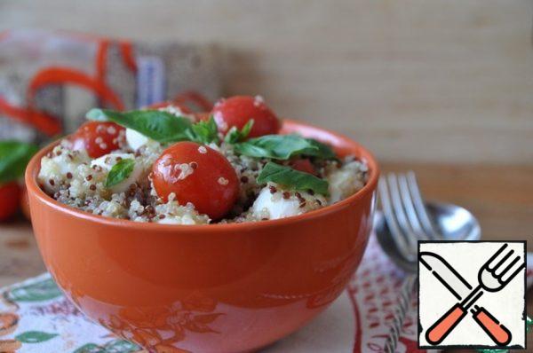 Sprinkle the salad on top with green Basil leaves, serve.