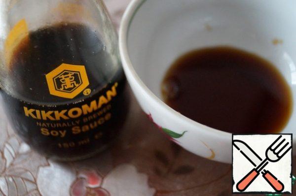 Mix soy sauce and rice vinegar.