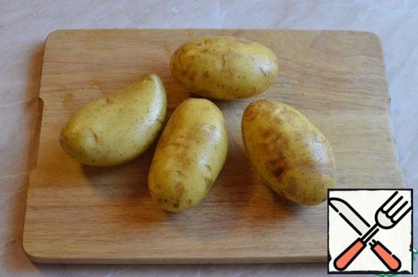 Wash the potatoes well.