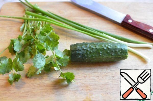 Chop the coriander, onion, and cucumber into small cubes