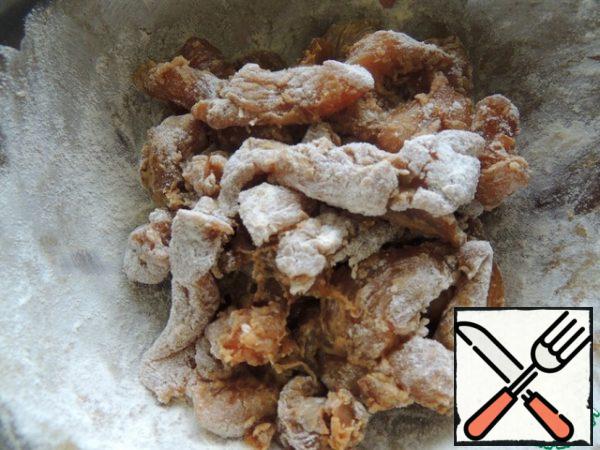 Add the flour and mix so that all the pieces are breaded.