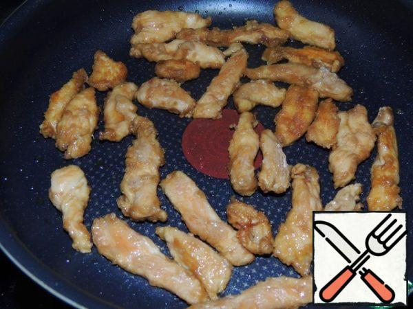 Fry the meat in a preheated frying pan with a small amount of olive oil until browned for about 5-8 minutes. Fry in small portions, so that each piece is separate and does not stick to the rest.