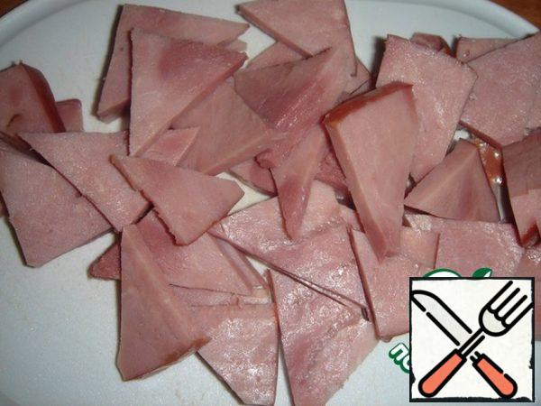 Cut the ham into thin slices.Cut the ham into thin slices.