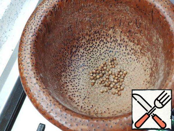 My coriander is not ground. Grind in a mortar.