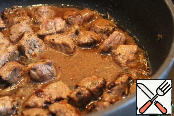 Add 0.5-1 Cup of beef broth (you can dissolve part of the broth cube in a glass of water). And simmer under the lid until the meat is ready. At the end, if necessary, we add salt.