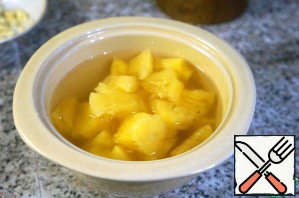 Put the pineapple and juice in a bowl.