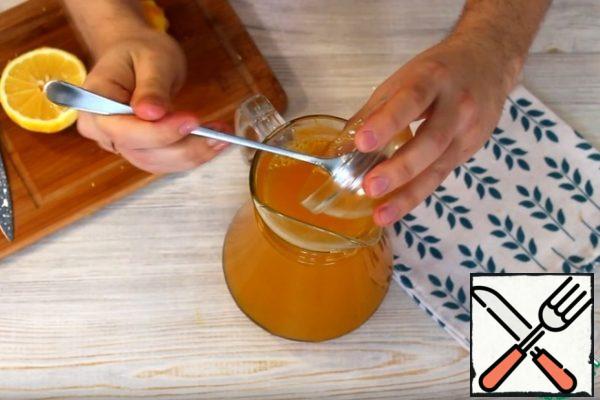 Add the honey. Mix well.
This drink is good to drink both warm and cold.