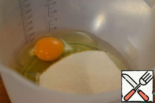 Beat the egg with sugar.