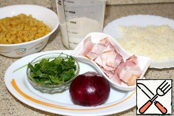 Parmesan grated on a fine grater, slices of bacon cut into pieces 1.5 cm wide, parsley-at random.