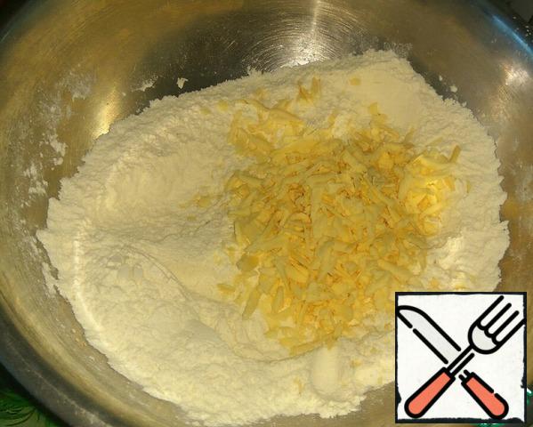 In a separate bowl, mix the flour, baking powder, salt and cheese.