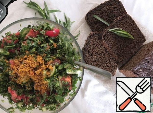 Cut the greens, it is great when there is a lot of it in the salad. To traditional parsley, dill and coriander, you can add a couple of sprigs of tarragon, it will make the taste even more piquant.

Add cucumbers and sliced tomatoes to the greens.