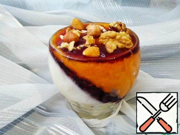On top of the pumpkin layer again spread a layer of jam and complete the entire composition with nuts. Nuts can be any, to your taste. Dessert is ready.