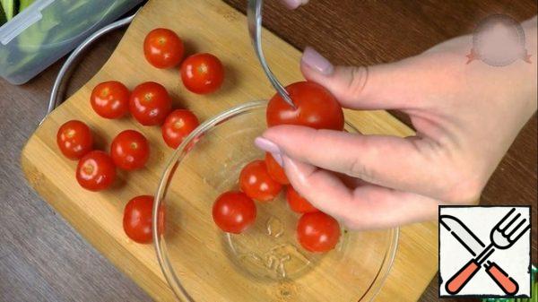 Cherry tomatoes are more dense, so I take them. I pierce it with a fork in 2-3 places.