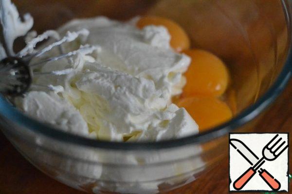 In a separate bowl, mix the sour cream, yolks, mustard, and flour.
Add salt and pepper to taste.