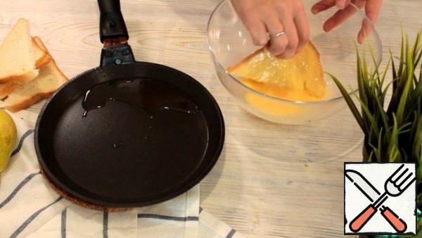 Heat a frying pan with vegetable oil. Dip the bread in the egg mixture and fry in a pan until Golden brown. You can make this Breakfast a little more useful and fry in a dry pan.Before serving, pour the syrup with pears on toast.
