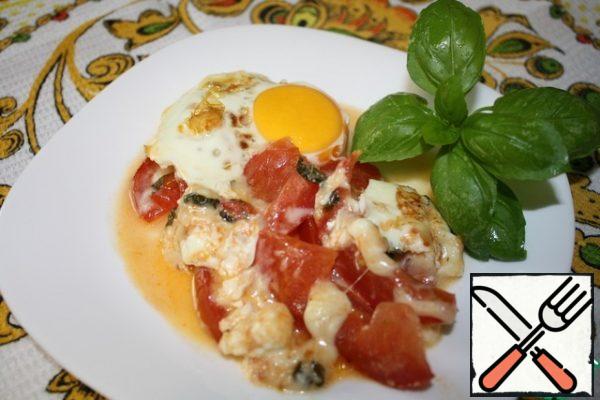 Carefully break the eggs and bake everything until the eggs are ready.
You can bake so that the protein is seized, and the yolk was liquid, then it is gently stirred with cheese and tomato already when eating.
