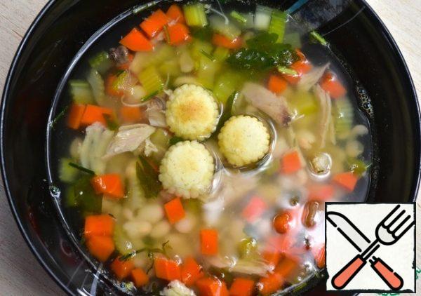 The soup is ready! Serve this soup with crackers or crackers.