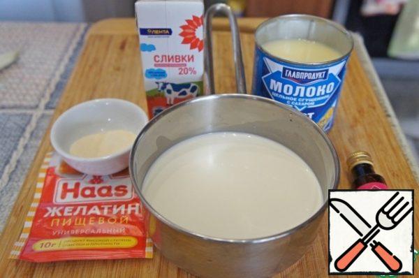 Pour the cream evenly into two bowls. Put one bowl in the refrigerator, and add condensed milk to the second. Stir the mixture and put it in the microwave for about 30 seconds or heat it over low heat in a small saucepan. The mixture should become quite hot, but in no case should it boil. Add half the gelatin and stir continuously for 5-7 minutes, until it completely dissolves, and the mixture is almost cool.