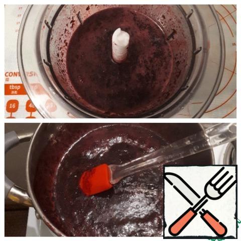 Defrost the frozen blueberries, add sugar and punch everything well in a blender. Transfer to a saucepan, bring to a boil, boil for 1 minute, and cool to room temperature.