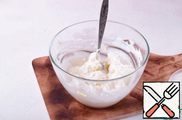 In a deep bowl, use a spoon or spatula to mix the cottage cheese, powdered sugar and vanilla.