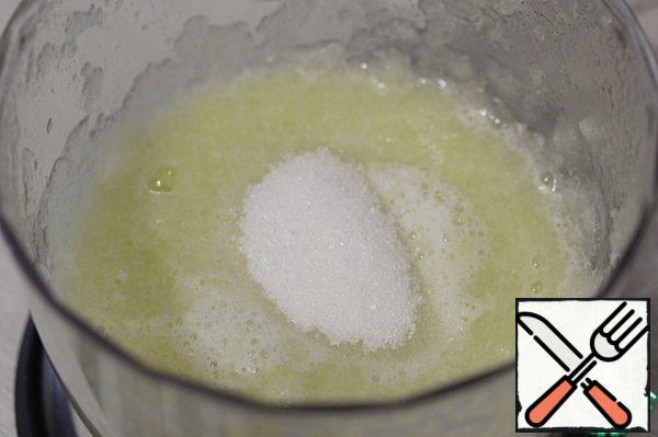 Add sugar to taste, stir well until it is completely dissolved.