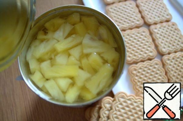Use a jar of pineapples in syrup. If you have pineapples in circles, you can put them on the bottom instead of cookies, and crumble the cookies into the base.