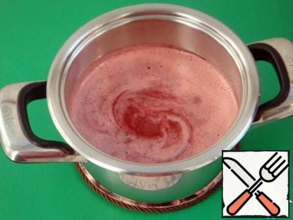 Dissolve the gelatin either on the stove or in the microwave, without bringing to a boil (at 250 W 1.5 minutes). Add to the hot berry mass (its temperature should not be higher than 60°) and mix well.