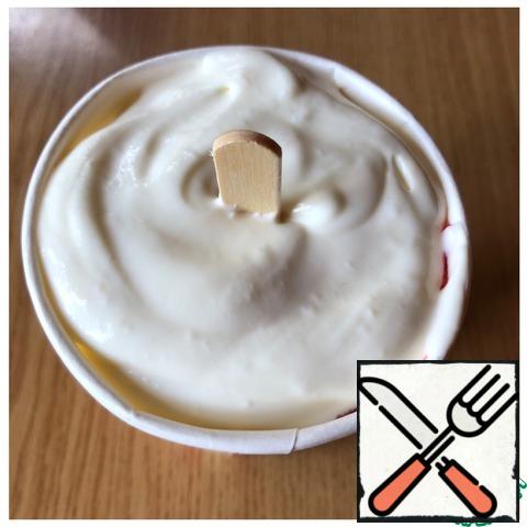 The last layer should be ice cream. Put the ice cream in the freezer for at least 5-6 hours. To make the ice cream more dense for 8-10 hours.
