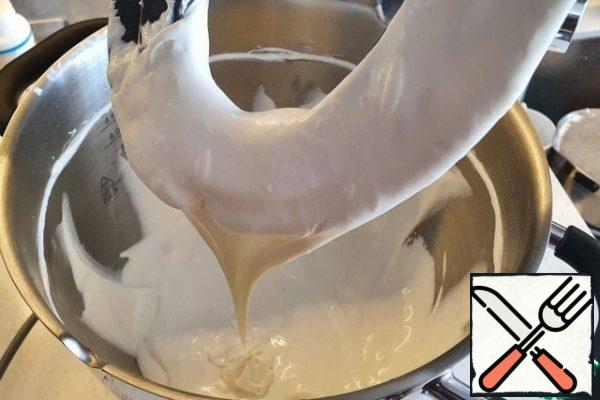 Mix the resulting meringue with the cream until combined.