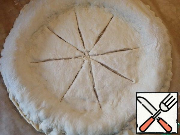 Cut four times in the middle of our pie to make triangles.