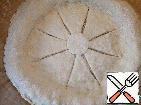 The small ball of dough that we left, roll out and place in the center of the pie.