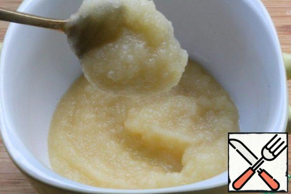Take Apple puree ready, but without sugar, or make it yourself - the puree is not liquid.