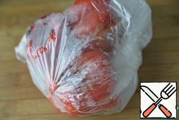 Put the baked peppers in a bag and leave for 30 minutes, so it is easy to remove the skin from it.