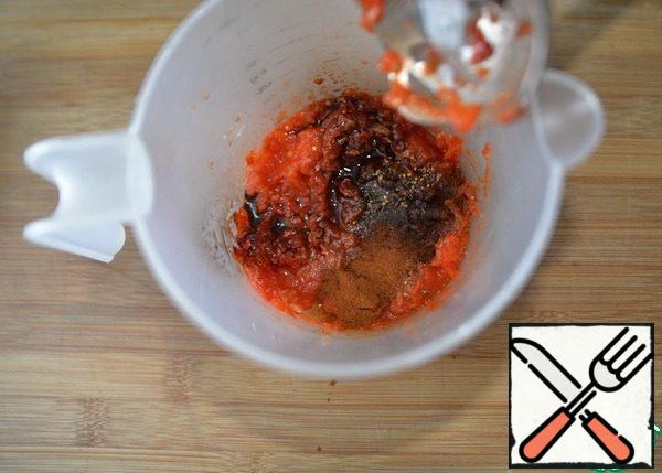 Add salt, lemon juice, balsamic, paprika and a mixture of peppers, punch with a blender.