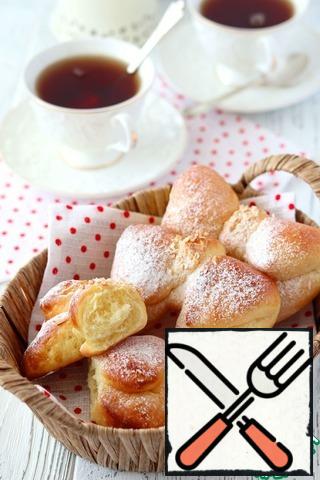 Ready-made buns sprinkle with powdered sugar.Enjoy your tea!