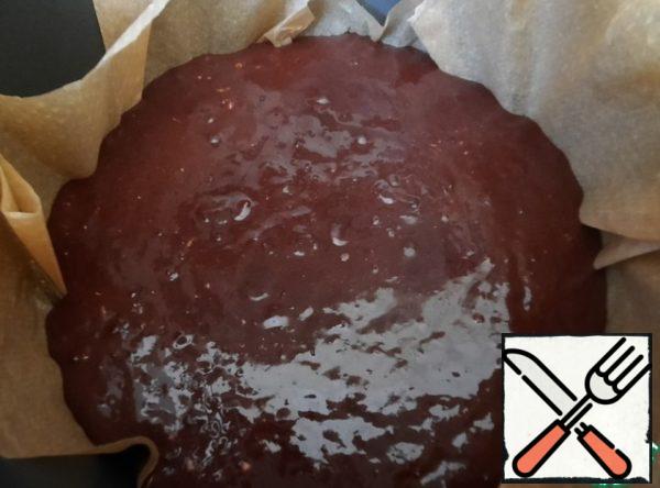 Pour into a form covered with baking paper, the dough is liquid. I baked in a 20 cm baking dish. Bake in the oven for 40-50 minutes until dry.