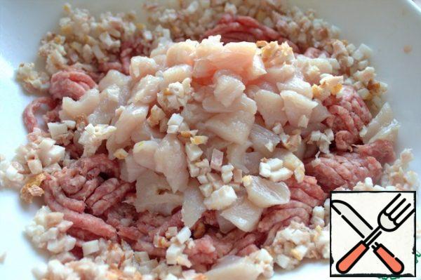 Cut the fillet into any pieces, crumble the minced meat, add bacon or speck (cut into small pieces).